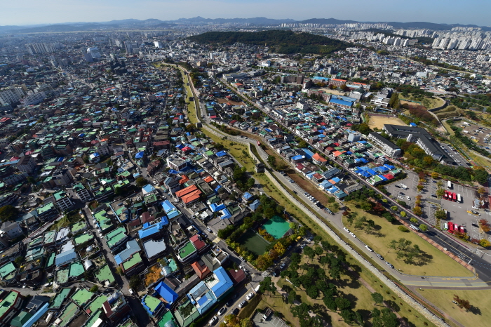 플라잉 수원에서 바라본 수원시내(사진 출처 수원시 포토뱅크/강제원)