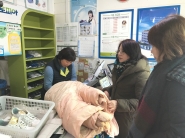  지난 24일 권선1동지역사회보장협의체(민간위원장 이종철)는 가정방문을 통해 직접 수거한 취약계층대상자들의 세탁물을 크린토피아 남수원직영점에 전달했다. 