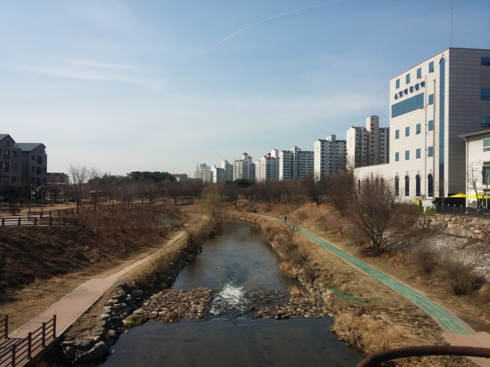 지혜샘어린이도서관 환경 프로그램 '원천천 지킴이'가 시작했다