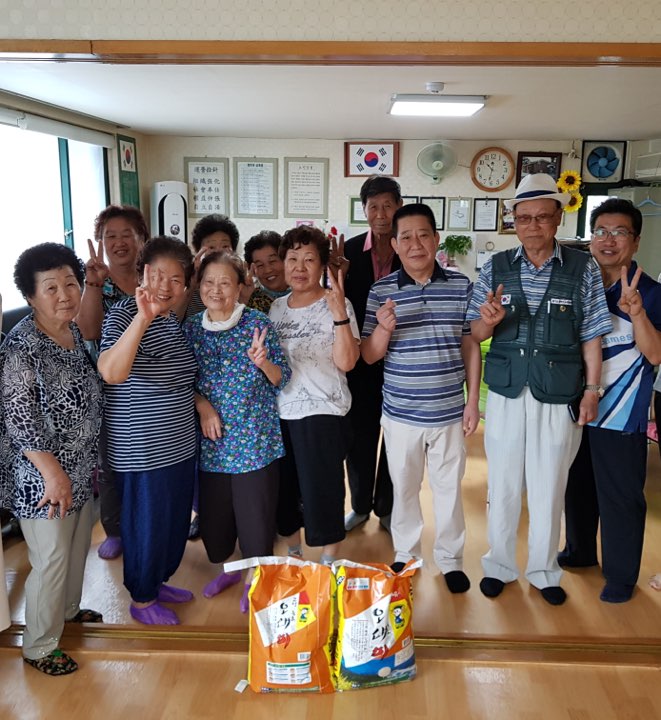 경로당 방문 단체사진