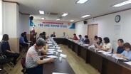 지난 5일 송죽동 주민자치회 위원들이 7월 정기회의를 진행하고 있다. 