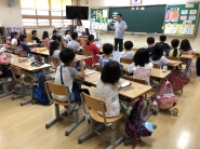 홍기표 수원시 도로명주소팀장이 23일 이의초등학교에서 도로명주소 생활화 교육을 하고 있다.    