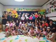 영통구는 31일, 매탄4동 소재 재미나라 가정어린이집에서 원아 50여명을 대상으로 찾아가는 어린이집 인형극 공연을 실시하였다.