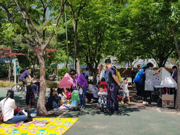 정자2동 아나바다 장터 현장.