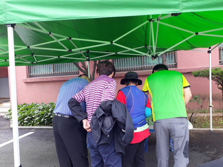 우산수리 접수, 접수대장 기입, 고쳐진 우산