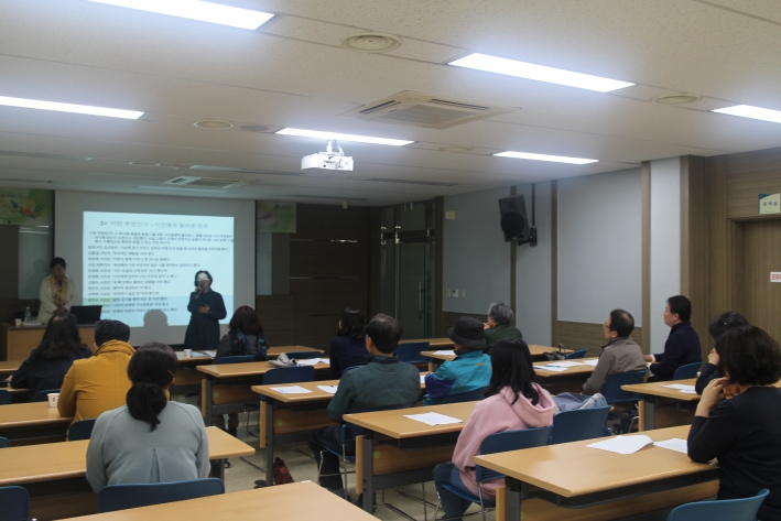 수강생의 창작 시 발표 시간