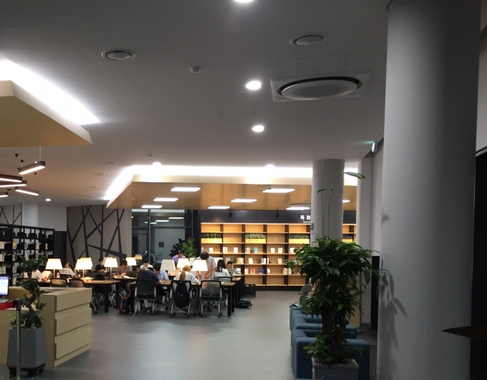 디지털자료실에서 보이는 종합자료실