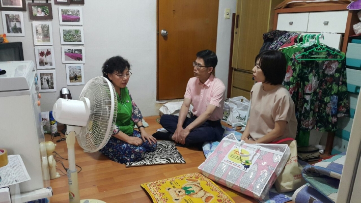 연무동, 반지하 독거어르신 쿨~~한 여름나기 이불지원