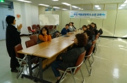 소소한마을동아리사업 교육을 듣고 있는 참여자들 