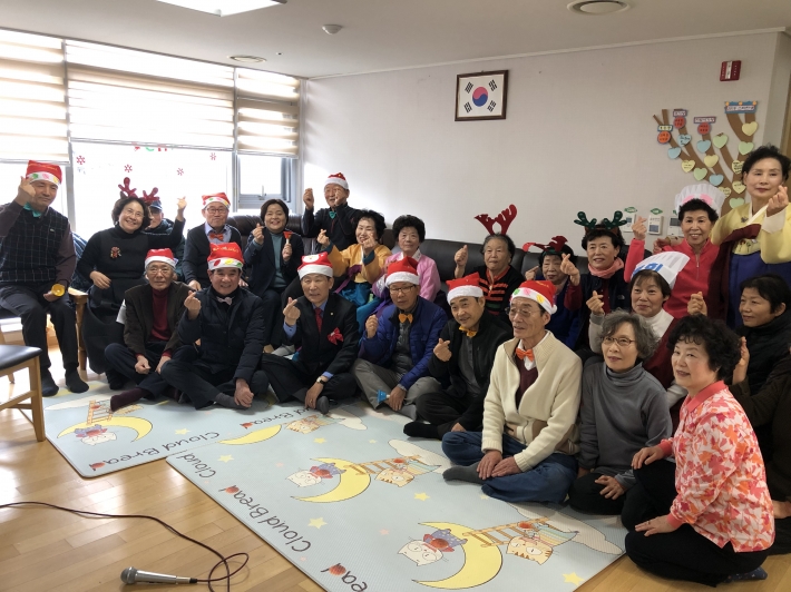 어르신들 축제 모습