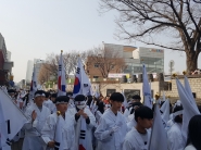 3.1운동 100주년 기념 시민문화제 사전행사, 수원역전에서 출발한 평화군 만세 행진에 참여한 수원소년군들