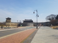 유네스코 세계유산인 수원화성, 화서문과 서북공심돈은 원형을 유지하고 있어 보물로 지정되었다.