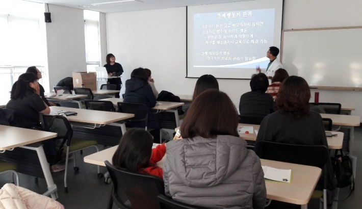 영통2동 주민자치센터에서 진행된 2월 정(情)겨운 학교 '수의사 선생님에게 듣는 반려동물 탐구생활'