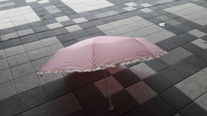 우산고리도 없었는데 고리도 생기고 말끔하게 변신된 우산