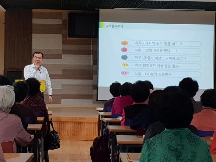 송영완 영통구청장은 노인들의 입장에서 노년에 