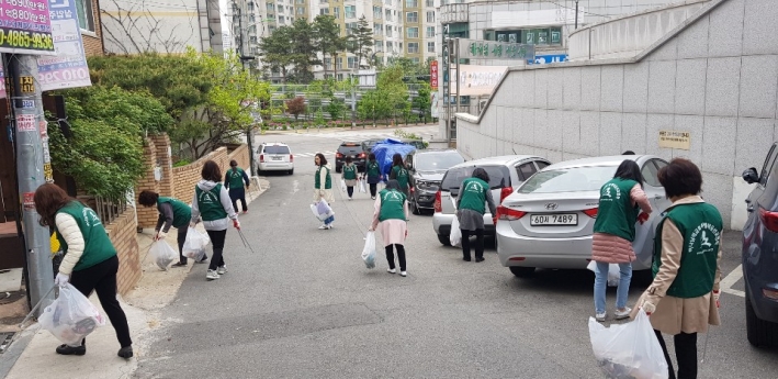 쾌적한 도시구현에 앞장서는 하나님의교회 성도들