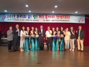 매탄3동 '멜리사퀸' 밸리댄스 동아리 회원들이 공연 후 무대에서 단체촬영