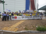 일본 경제보복 철회를 촉구하는 금곡동 주민자치위원들과 시의원 및 각 단체원들