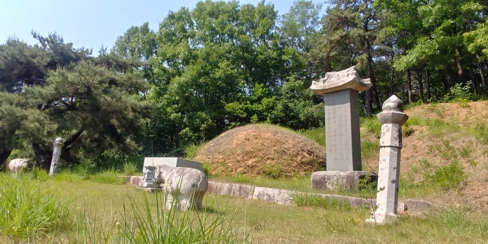 용인시 처인구 역북동 산 5에 위치한 번암 채제공의 묘소