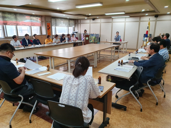 이철수 매탄2동장이 주민자치회의 성공적 출범을 위해 참여와 실천을 강조하고 있다. 