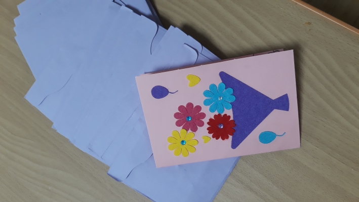시립어린이집에서 송편 만드는 법을 가르쳐주신 할머니들께 감사하는 마음을 담은 카드를 직접 만들어서 전달했다.