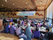 권선구 호매실동 소재 훈장골은 지난 21일 금곡동 경로당 어르신 100여명께 점심을 대접했다.
