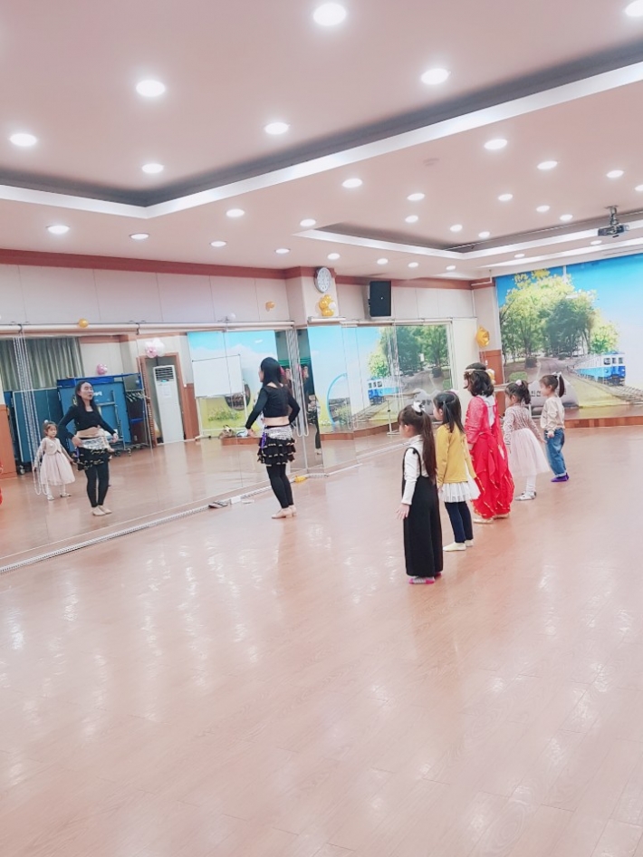 세류1동은  2020년 첫 신규프로그램으로 '어린이 밸리댄스'를 개설했다. 