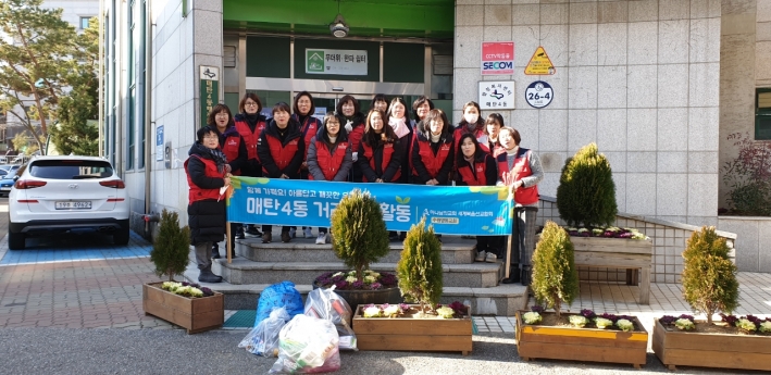 새해를 맞이하여 거리정화 활동에 나선 하나님의 교회 봉사단