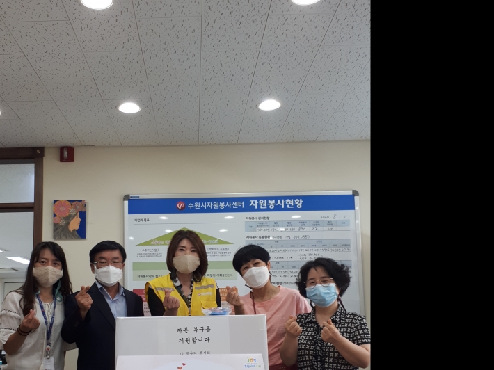 영통2동 Y2봉우리봉사회가 수원시자원봉사센터를 통해 치약·칫솔세트를 후원하였다.
