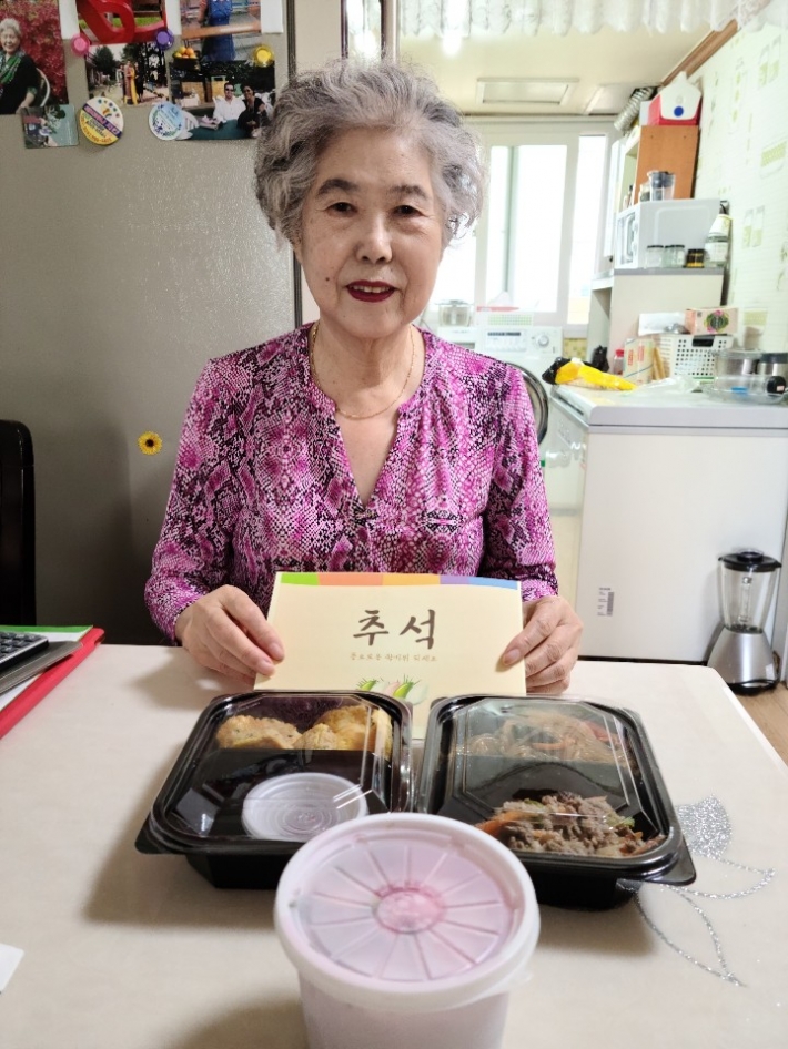 노인맞춤돌봄서비스 어르신 67명에게 수원성북교회 후원 식사지원(밑반찬)을 전달했다.