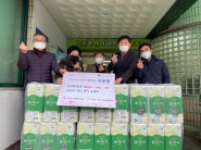 후원품 전달 기념촬영