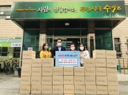 매탄1동 장길희 주민자치위원은 건강비타민 1,800통을 기부하였다.