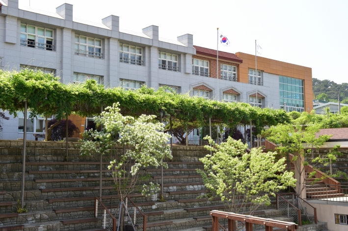 수원시 팔달구 행궁동에 위치한 친환경 아토피특성화학교(남창초등학교).