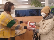 입북동지역사회보장협의체는 21일 독거노인 가정에 사랑의 계절과일 나누기(딸기) 사업을 실시하였다.