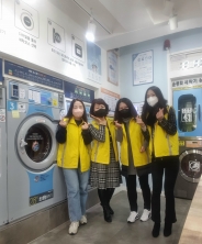 호매실동 지역사회보장협의체는 저소득 홀몸어르신 5가구에 비대면 이불 빨래서비스 제공했다.