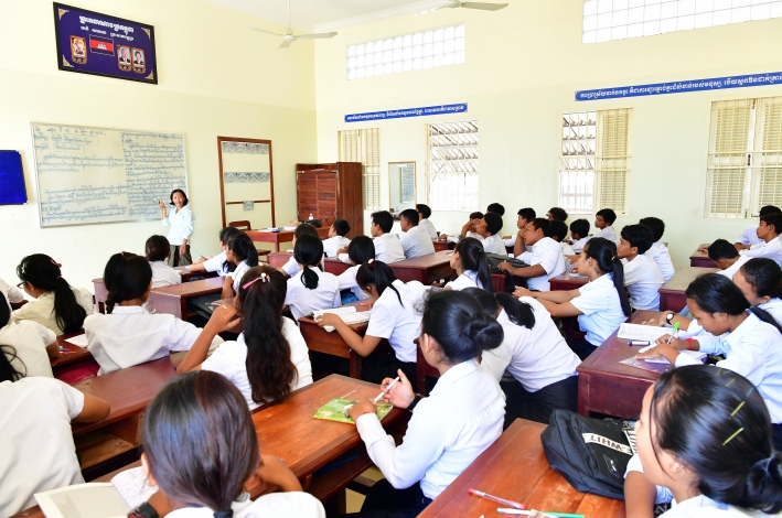 수원중·고등학교에서 수업을 듣는 학생들.