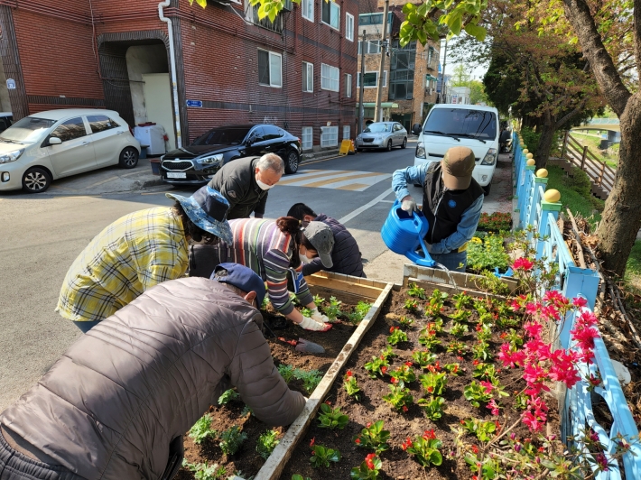 세류3동 무단투기 예방화단 조성