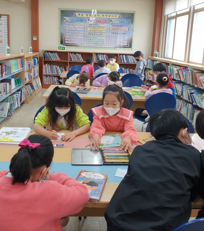 곡선초등학교, 세계 책의 날 행사 활동 사진