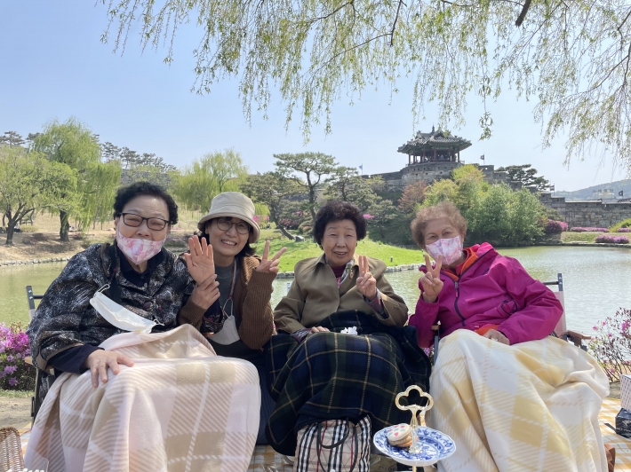 경기남부 및 서울남부 지역에서 시니어 여가 프로그램으로 좋은 장소가 될 방화수류정 