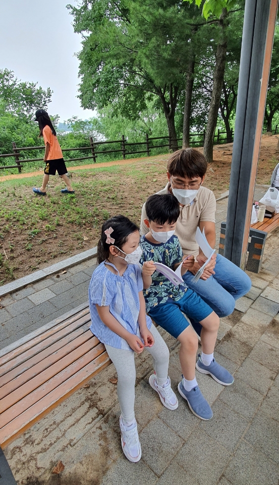 미완성 문장을 설명하는 모습