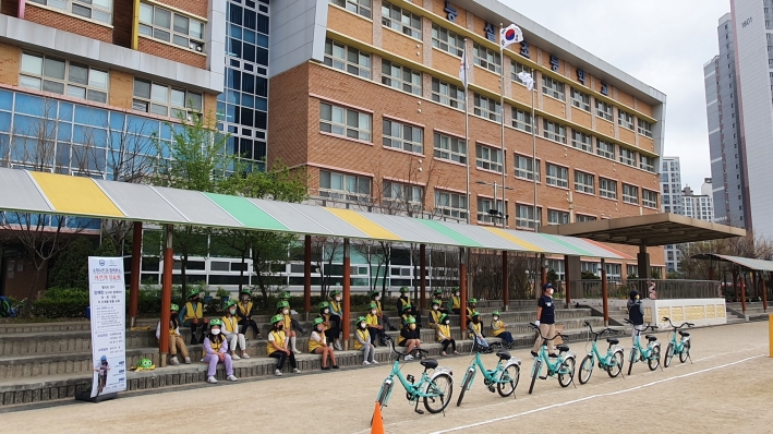 지난 4월 능실초등학교에서 진행된 '찾아가는 자전거·PM 안전교육'