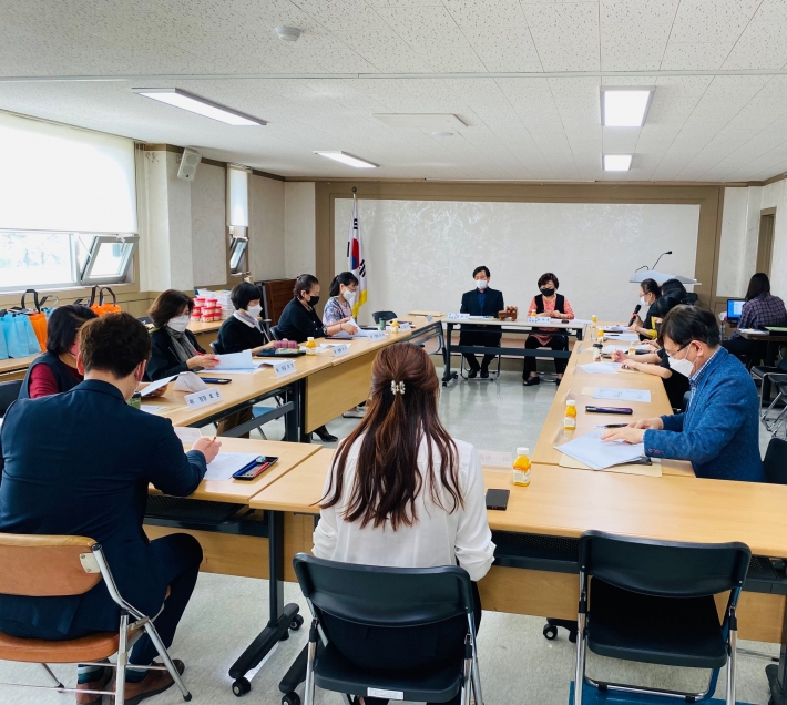 서둔동 지역사회보장협의체가 대면회의를 실시하고 있다.