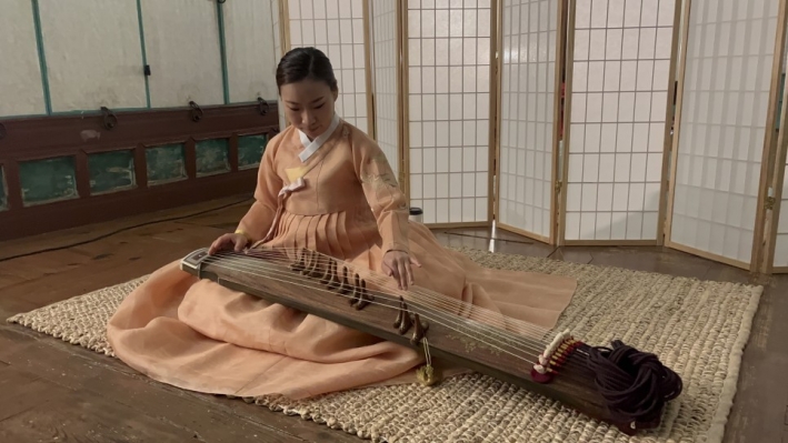 [Gayageum: Korean harp] 대한민국 고유 현악기의 하나인 가야금, 가실왕이 처음 만든 것으로 알려져 있다.