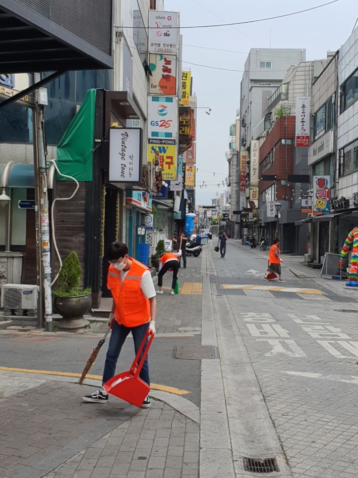 교동 향교로 대청소