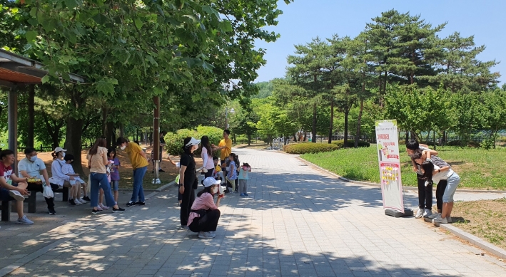 서호공원에 도착 즉석 사진 찍는 모습