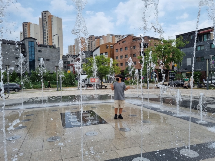 신동카페거리에서 시원한 음료 한 잔씩