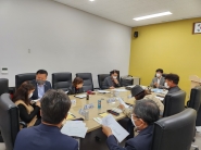 금곡동 명예사회복지공무원들이 역량 강화 교육을 받고 있다