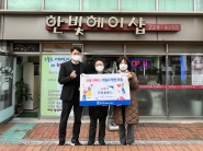 한빛헤어샵 황미선원장(가운데)은 2021년부터 꾸준히 홀몸어르신 이미용 봉사를 진행하고 있다.