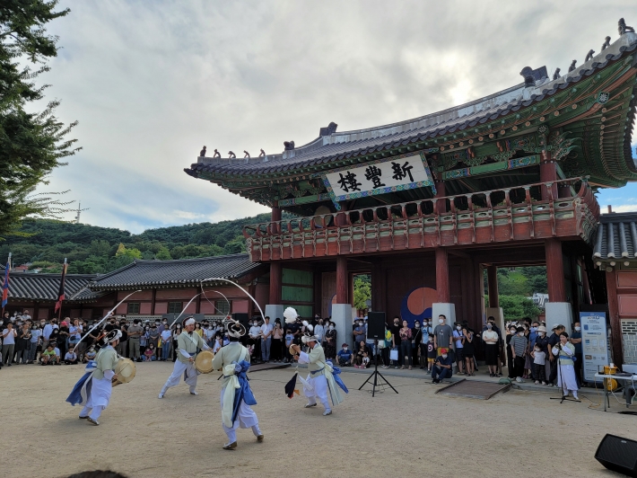 추석 당일, 전통줄타기 공연에 앞서 열린 우리 전통음악   