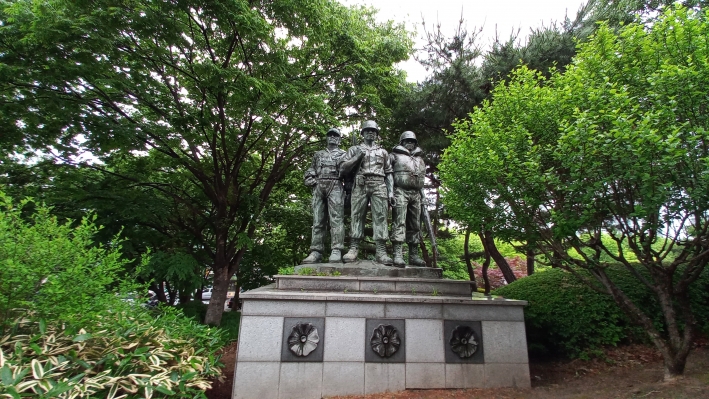 참전유공자 동상
